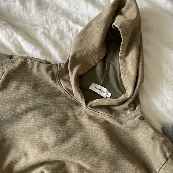 Talentless Set - Picture 2 of 8